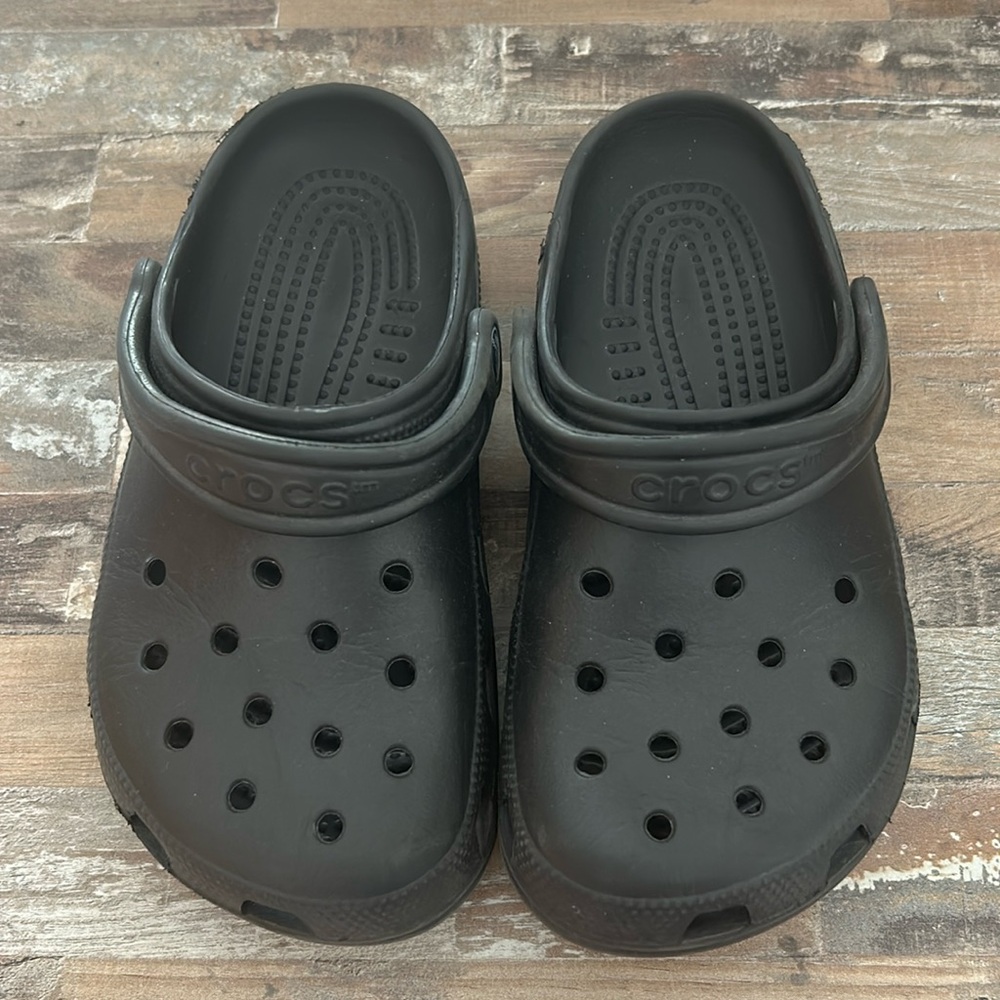 Black CROCS Size 5 Women’s Boy 3
